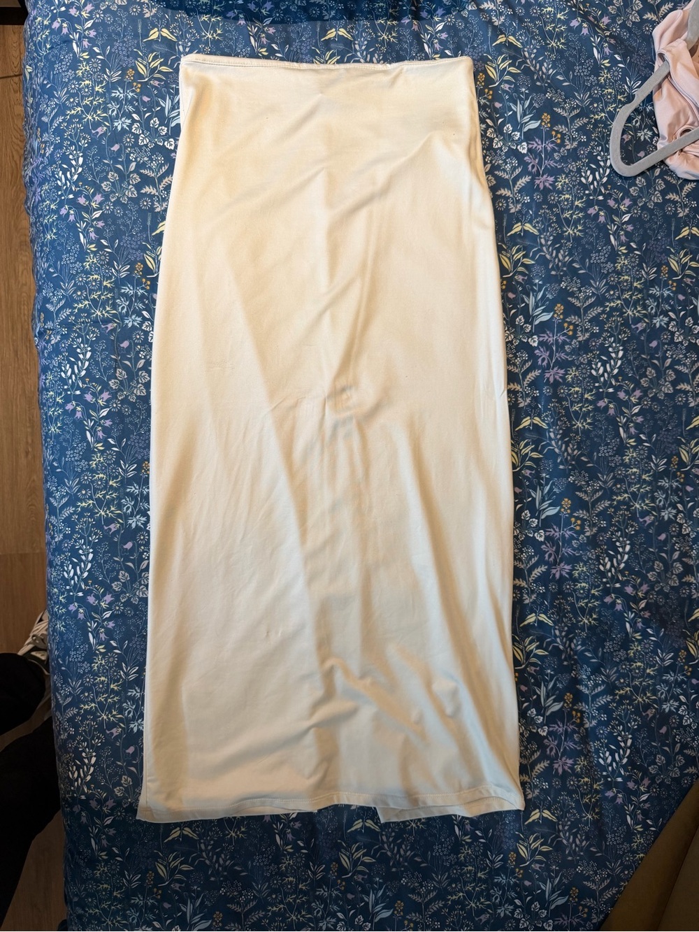 Forever 21 Off-White body contour pencil skirt